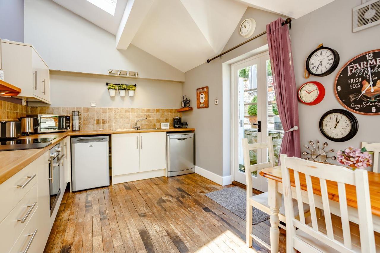 Broadrock Accommodation - Clock Cottage Chepstow Exterior foto
