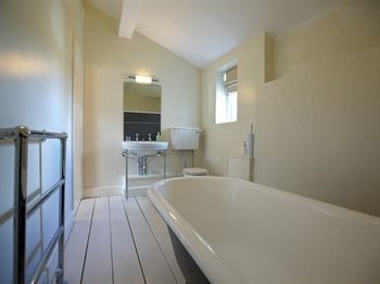 Broadrock Accommodation - Clock Cottage Chepstow Exterior foto