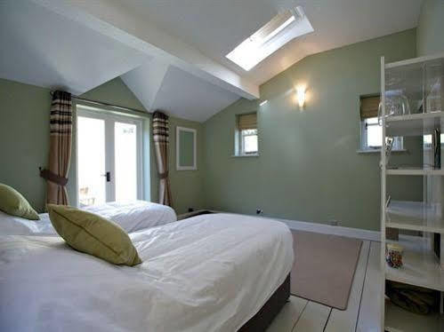 Broadrock Accommodation - Clock Cottage Chepstow Exterior foto